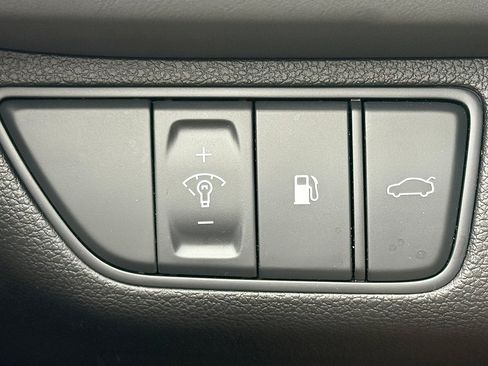 Used 2025 Genesis G70 2.5T AWD/4WD image 46