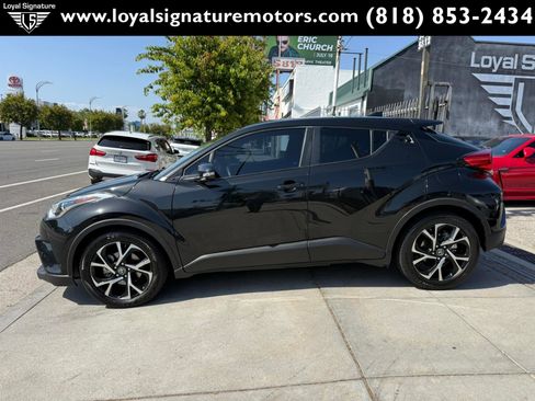 Used 2018 Toyota C-HR XLE FWD image 4