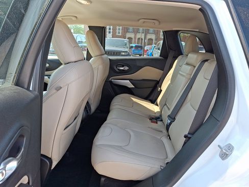 Used 2018 Jeep Cherokee Limited AWD/4WD image 11