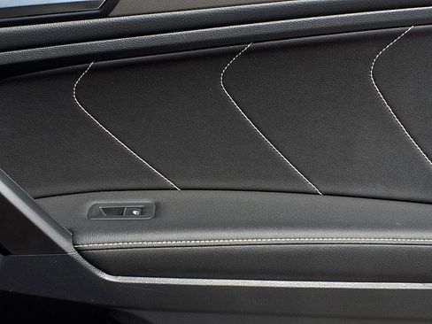 Certified 2023 Volkswagen Tiguan SE R-Line image 27