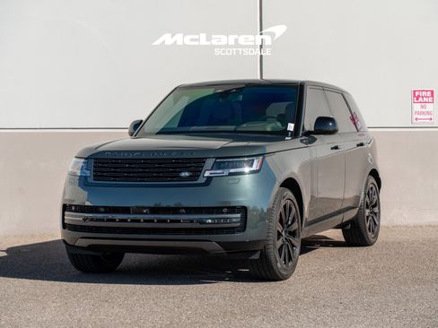 Used 2025 Land Rover Range Rover SE image 3