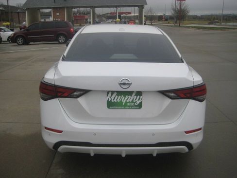 Used 2022 Nissan Sentra SV w/ Trunk Package image 7