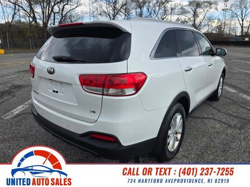 Used 2016 Kia Sorento LX w/ LX Convenience Package image 5