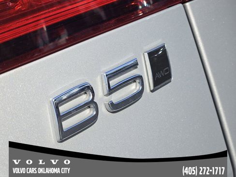 Certified 2025 Volvo V60 B5 Cross Country Plus image 9