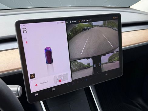 Used 2021 Tesla Model Y Long Range AWD/4WD image 25