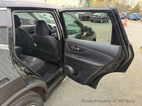 Used 2020 Nissan Rogue S FWD image 11