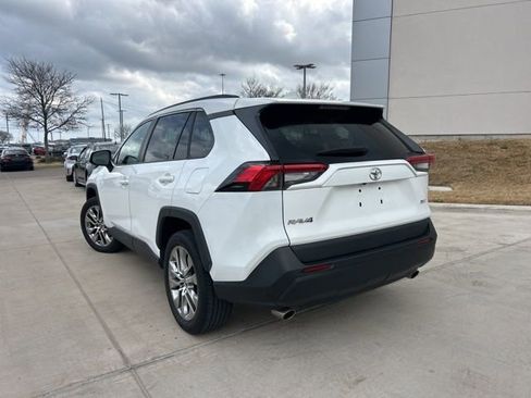 Used 2020 Toyota RAV4 XLE Premium image 5