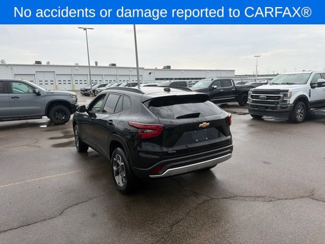 Used 2025 Chevrolet Trax LT FWD image 11