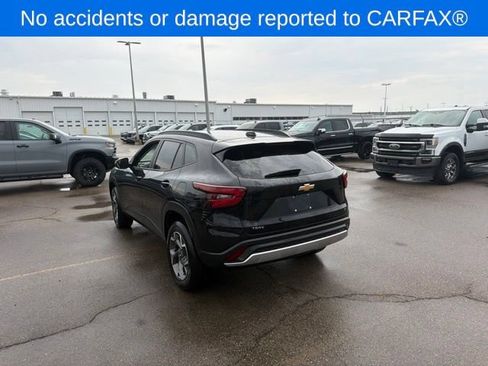 Used 2025 Chevrolet Trax LT FWD image 11