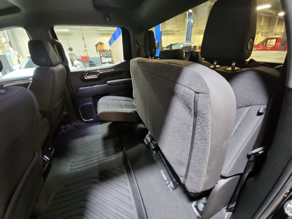 Used 2024 Chevrolet Silverado 1500 LT AWD/4WD image 37