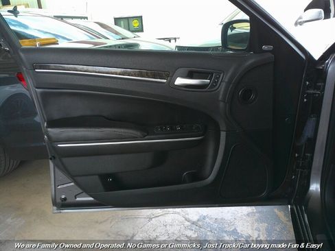 Used 2019 Chrysler 300 Limited image 12