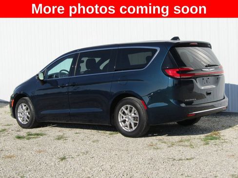 Used 2025 Chrysler Pacifica Select FWD image 5