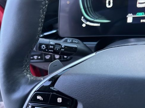 Used 2023 Kia Niro SX image 20