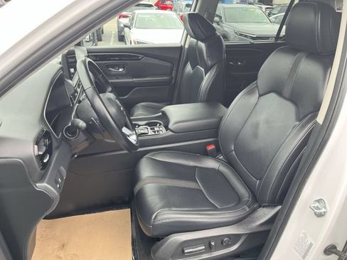Used 2025 Honda Pilot Touring image 15