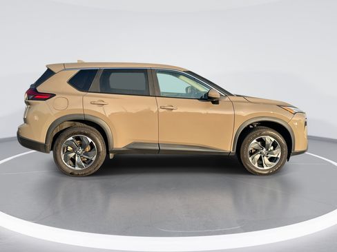 Used 2025 Nissan Rogue SV AWD/4WD image 3