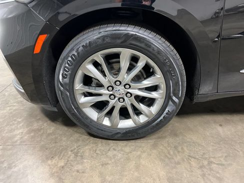 Used 2023 Buick Enclave Avenir w/ Avenir Technology Package AWD/4WD image 12