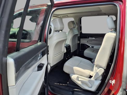 Certified 2024 Jeep Wagoneer Series III w/ Premium Group I AWD/4WD image 25