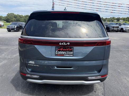 Used 2024 Kia Carnival EX FWD image 5