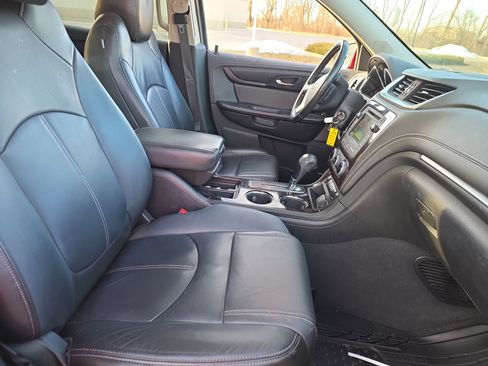 Used 2017 Chevrolet Traverse LT image 9