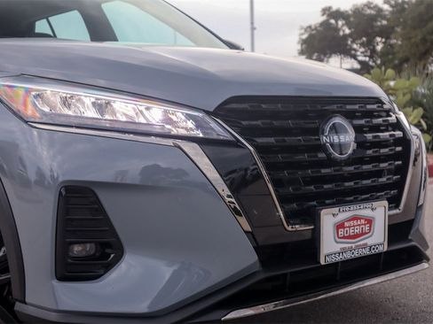 Used 2024 Nissan Kicks SR w/ SR Premium Package image 3