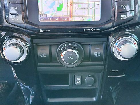 Used 2018 Toyota 4Runner TRD Off-Road Premium w/ Convenience Package AWD/4WD image 31