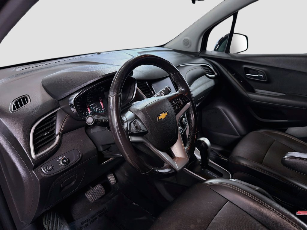 Used 2020 Chevrolet Trax LT w/ LT Convenience Package AWD/4WD image 11