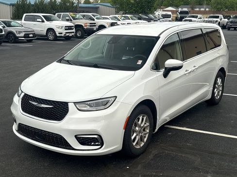 Used 2023 Chrysler Pacifica Touring-L FWD image 53