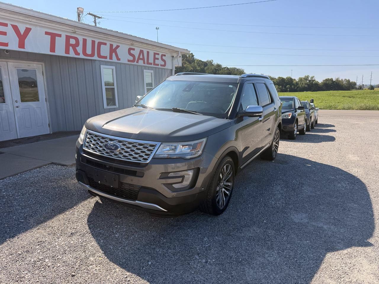 Used 2017 Ford Explorer Platinum AWD/4WD image 3