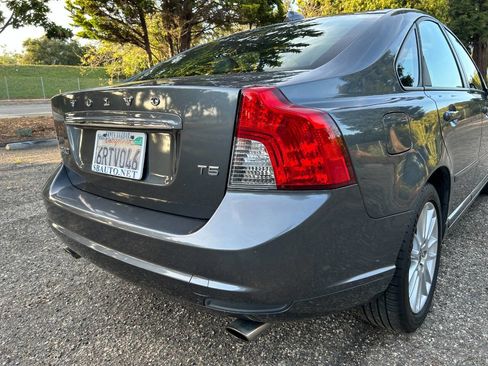 Used 2011 Volvo S40 T5 w/ Preferred Pkg FWD image 17