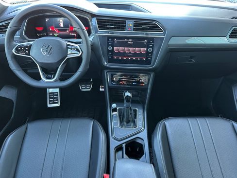 Used 2022 Volkswagen Tiguan SE R-Line image 13