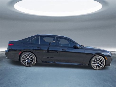 Used 2025 BMW 740i image 3