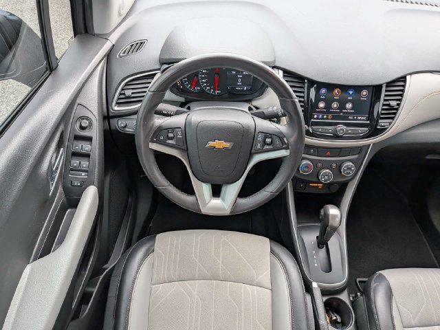 Used 2021 Chevrolet Trax LT w/ LT Convenience Package FWD image 17