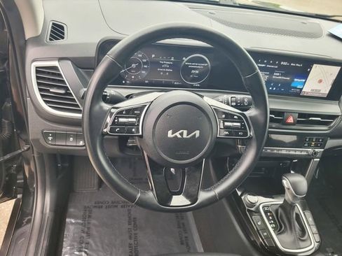 Used 2024 Kia Seltos EX FWD image 30