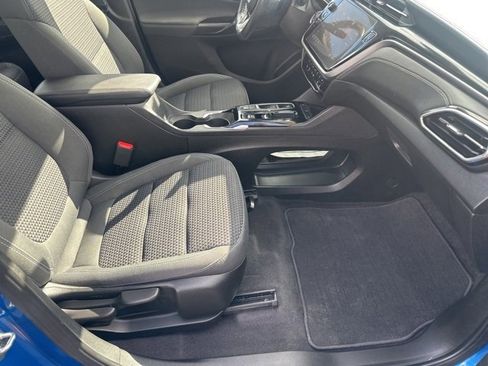 Used 2022 Chevrolet Bolt EUV LT w/ Comfort Package image 22