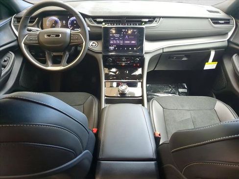 New 2025 Jeep Grand Cherokee L Laredo image 15