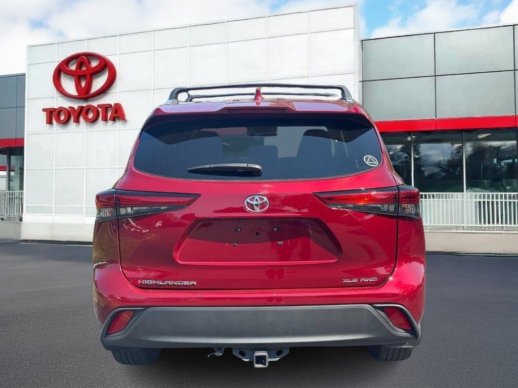 Used 2022 Toyota Highlander XLE AWD/4WD image 5
