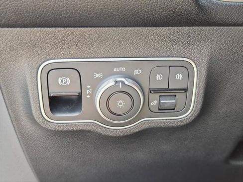 Used 2022 Mercedes-Benz GLB 250 w/ Premium Package Lite image 22