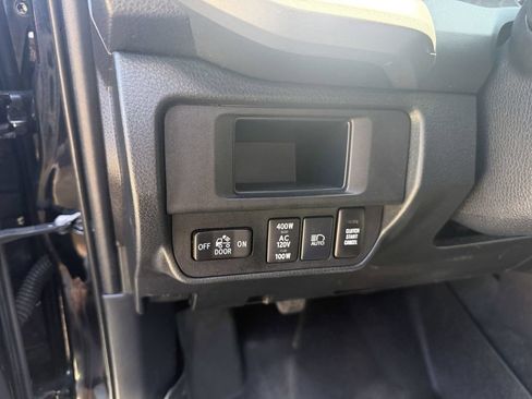 Used 2019 Toyota Tacoma TRD Off-Road w/ TRD Premium Off Road Package AWD/4WD image 26