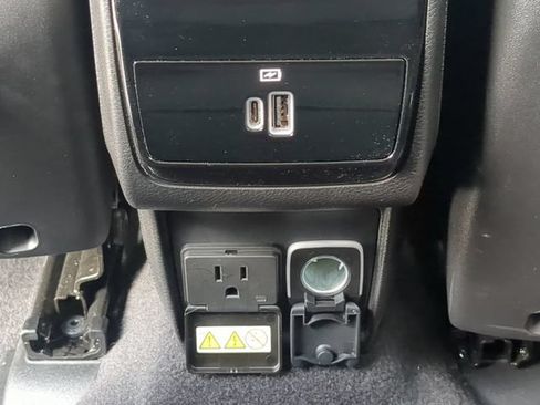 Used 2022 Jeep Compass Latitude w/ Sun and Sound Group FWD image 16