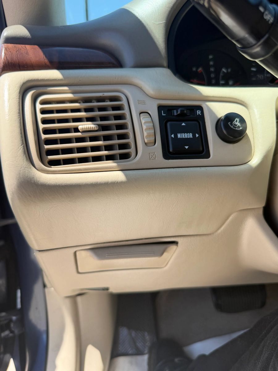 Used 2000 Toyota Solara SE FWD image 11