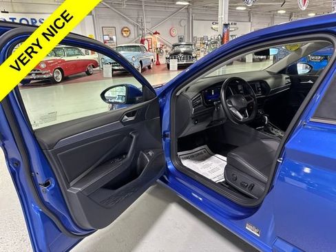 Used 2024 Volkswagen Jetta SE FWD image 11