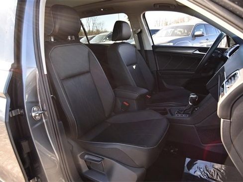 Certified 2022 Volkswagen Tiguan SE w/ Panoramic Sunroof Package image 20