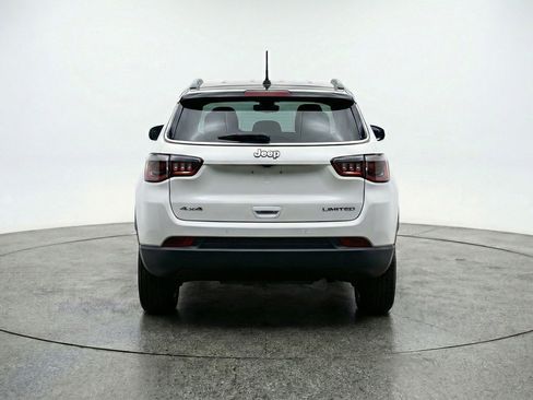 Used 2025 Jeep Compass Latitude AWD/4WD image 7