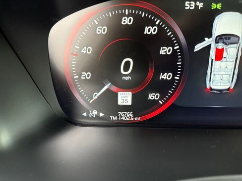 Used 2017 Volvo XC90 T6 Momentum w/ Vision Package image 22