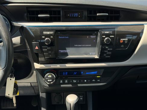 Used 2016 Toyota Corolla LE FWD image 12