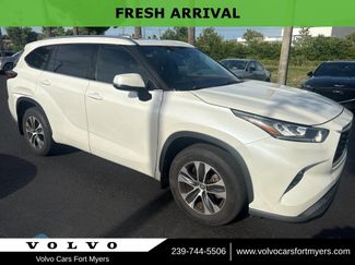 Used 2020 Toyota Highlander XLE AWD/4WD video 1