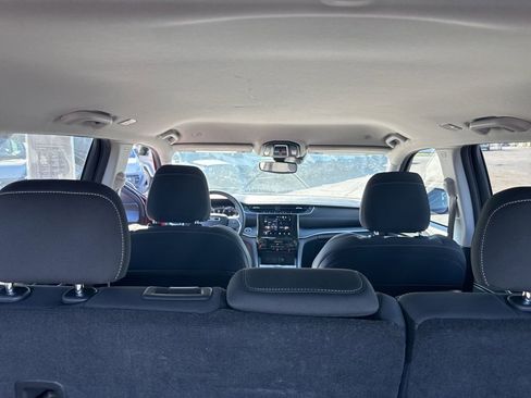 Used 2023 Jeep Grand Cherokee Laredo image 33