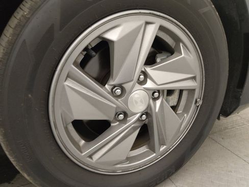 Used 2025 Hyundai Elantra SE FWD image 31