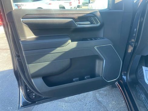 Used 2025 GMC Sierra 1500 SLT image 10