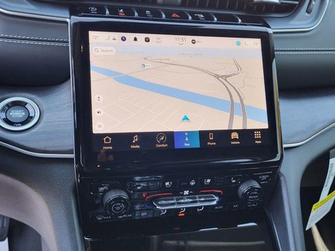 New 2024 Jeep Grand Cherokee Limited w/ Luxury Tech Group II image 13